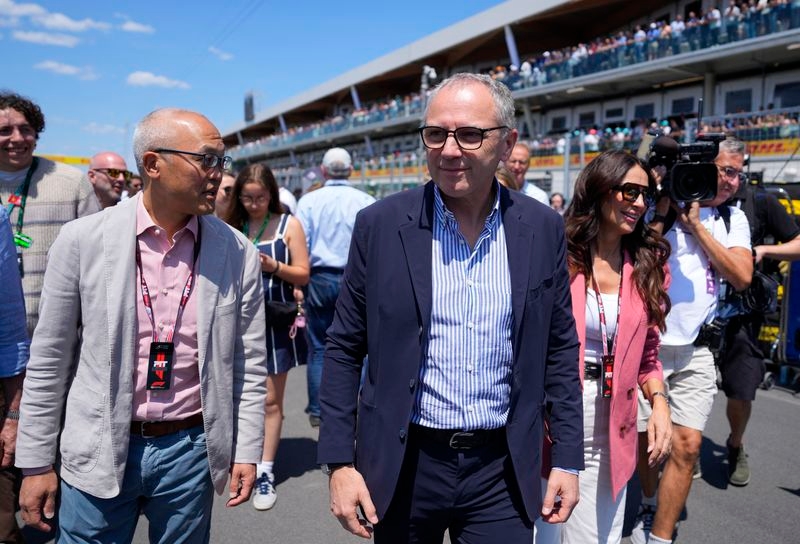 Motor racing-F1 talks up Silverstone's 'forever' future before Starmer meeting