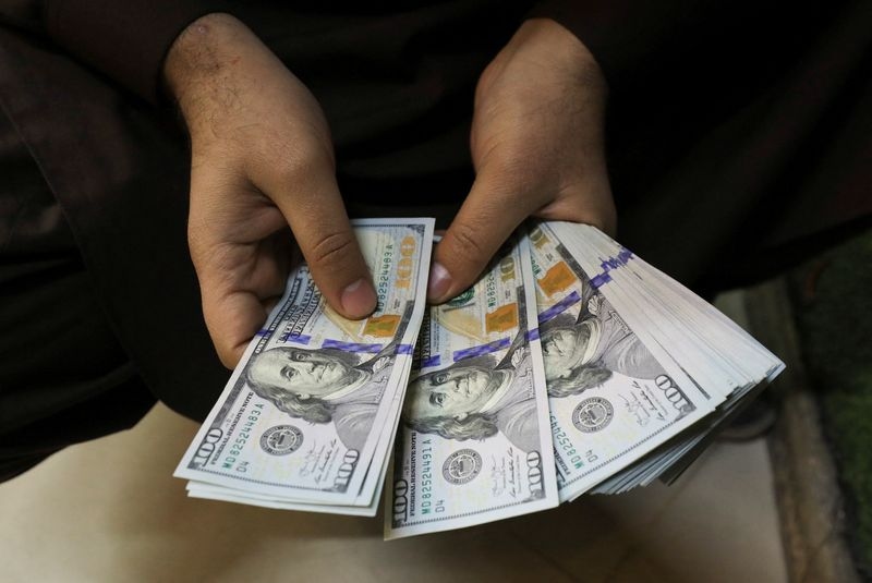 Dollar mixed after four-day rally, Fed meeting in focus