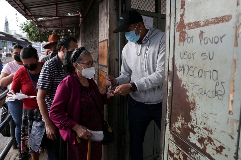 Honduras mandates face masks again as respiratory illnesses spike