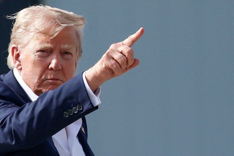 Trump approval rating sinks to 40%, the lowest of his term, Reuters/Ipsos poll finds