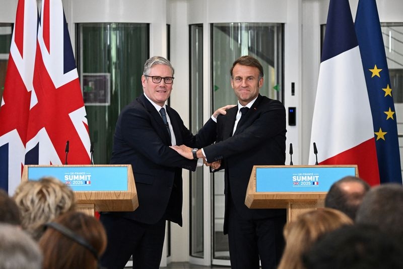 UK and France to ratify 'one in, one out' migrant returns deal