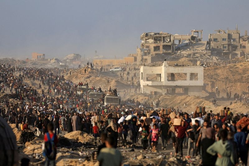 Israeli refusal to allow safe entry of Gaza aid stalls truce talks, Palestinian sources say