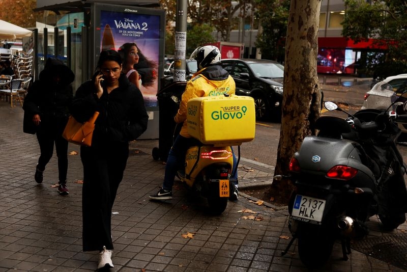 Glovo suspends contested heatwave bonus for couriers in Italy