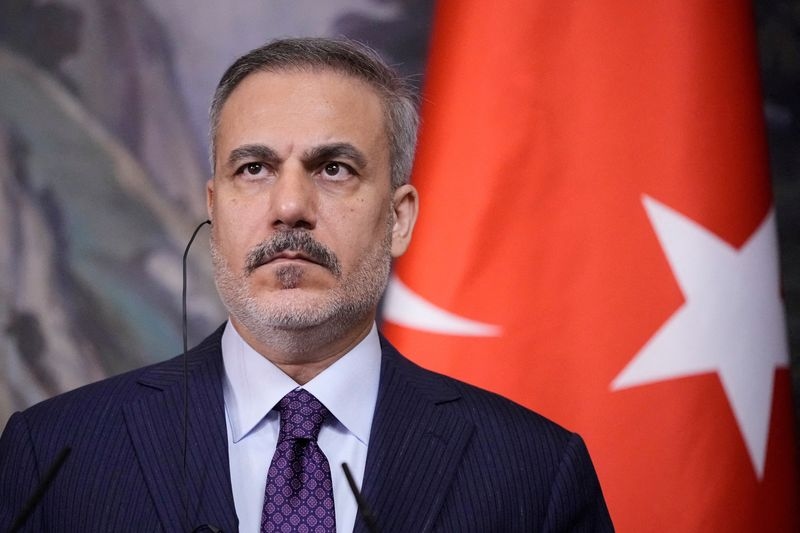 Turkey says it will intervene against any attempt to divide Syria