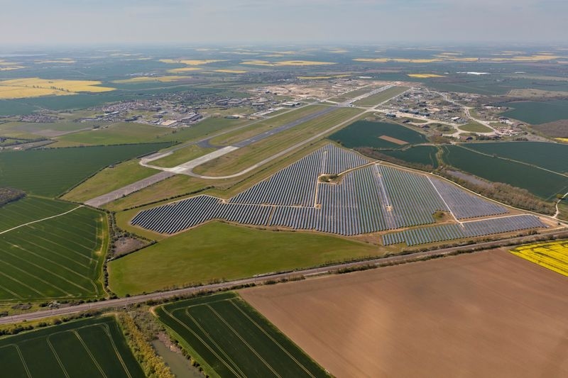 Lightsource bp secured 10 power purchase deals totalling 1.3 GW last year