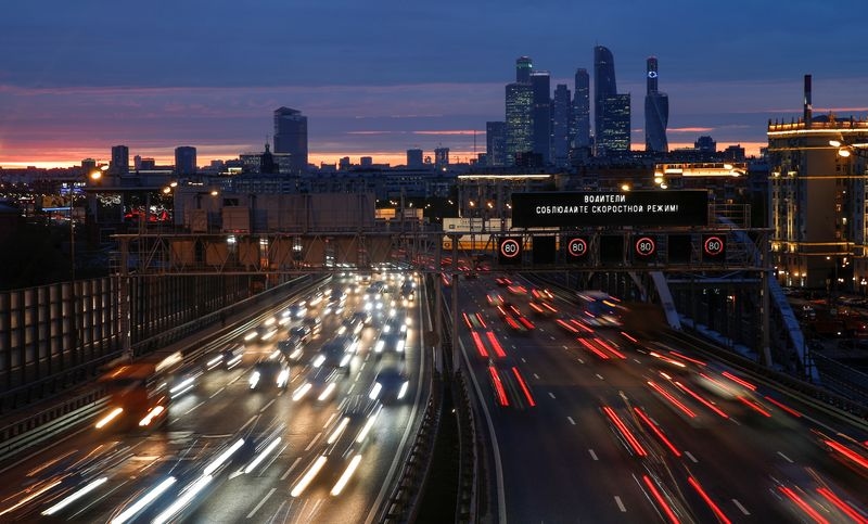 AEB cuts Russia car sales forecast, hopes for recovery with state support