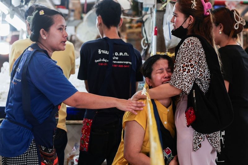 Gunman kills five in Bangkok market before shooting himself