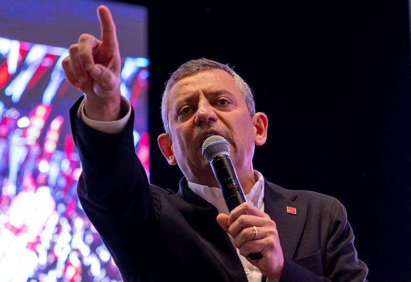 Turkish court delays hearing that could oust main opposition leader