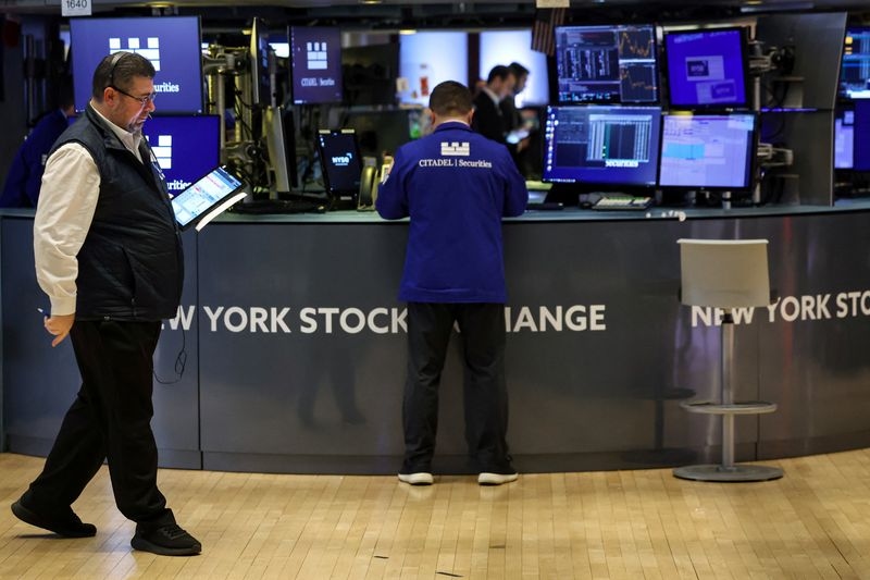 Stocks lose ground amid inflation concerns, trade war worries