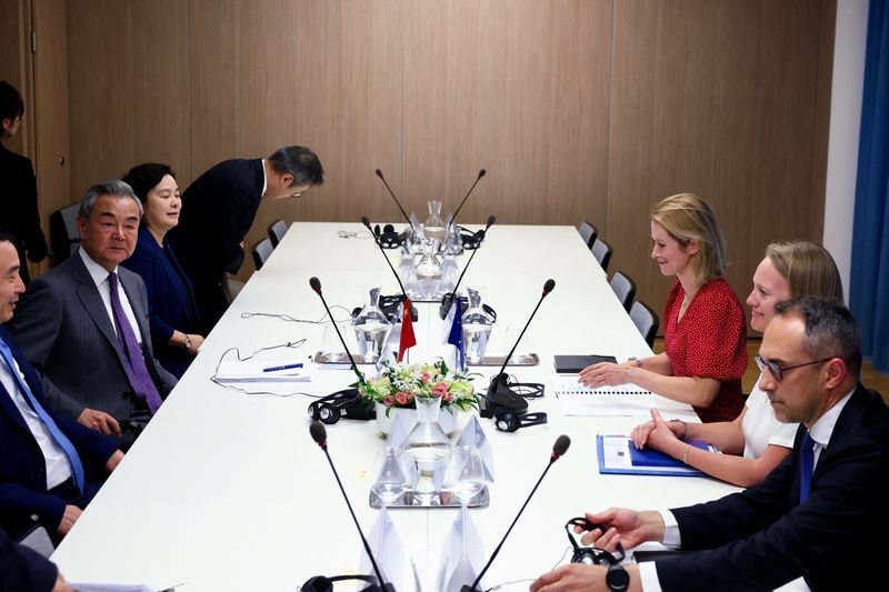 EU presses China on rare earths and Ukraine war