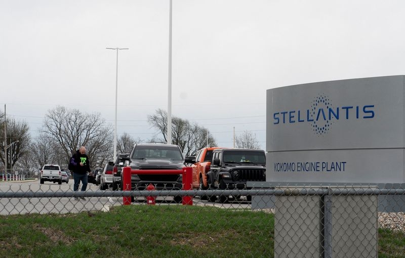 NHTSA opens recall query into about 299,000 Stellantis vehicles