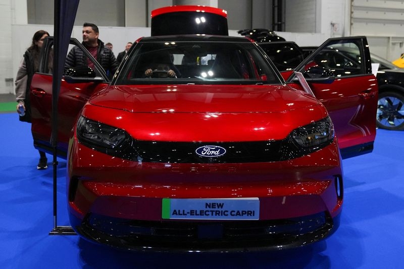 UK Export Finance guarantees 1 billion pound loan to Ford UK
