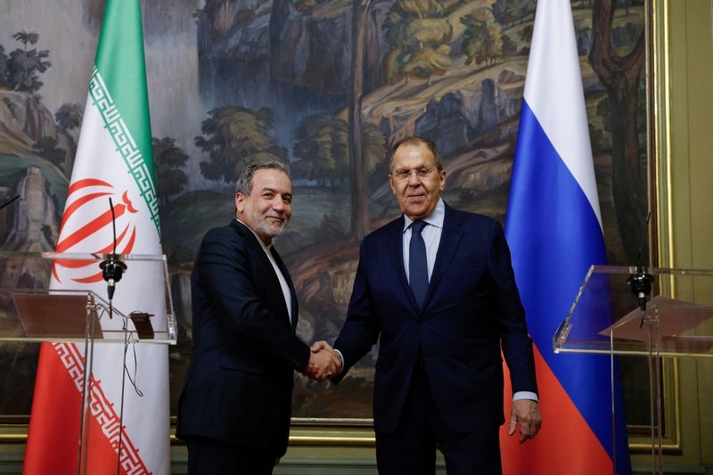 Russia's Lavrov meets Iran's Araqchi, renews offer to help solve conflict