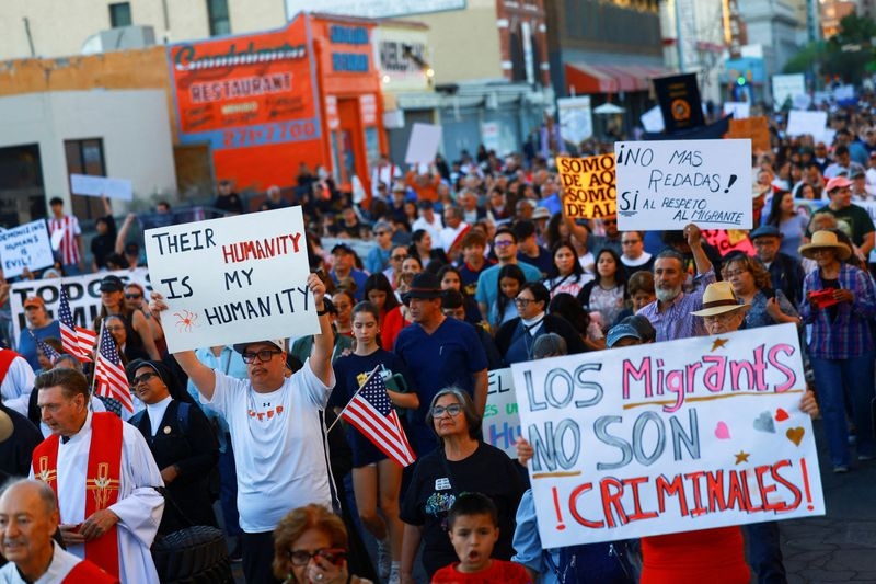 Divided US appeals court blocks enforcement of Texas state immigration law