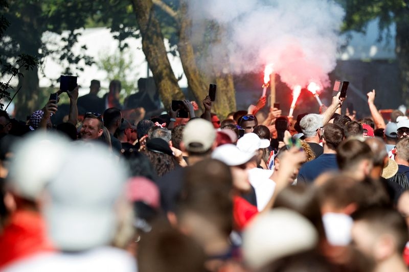 Thousands in Zagreb for Croatian nationalist singer's 'record breaking' concert