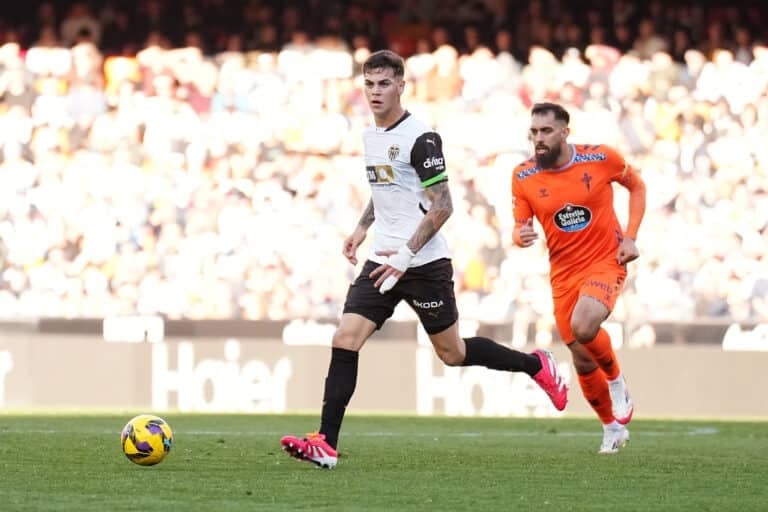 Roma target Valencia's Enzo Barrenechea