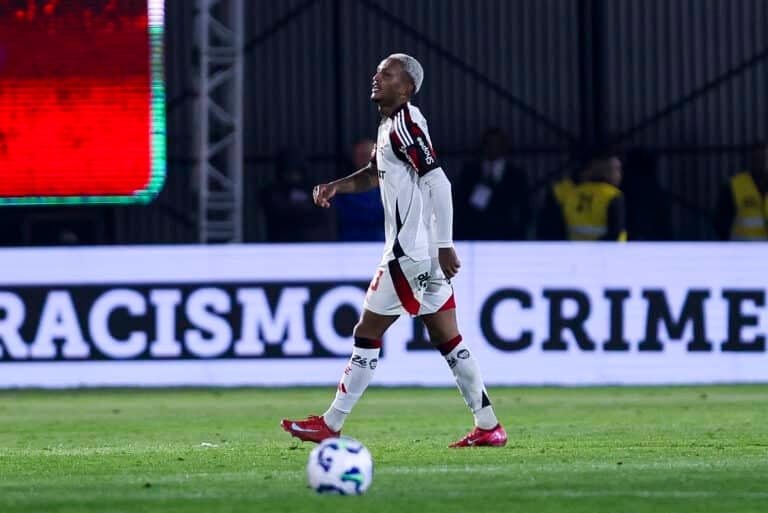 Roma, Flamengo exchange paperwork for Wesley