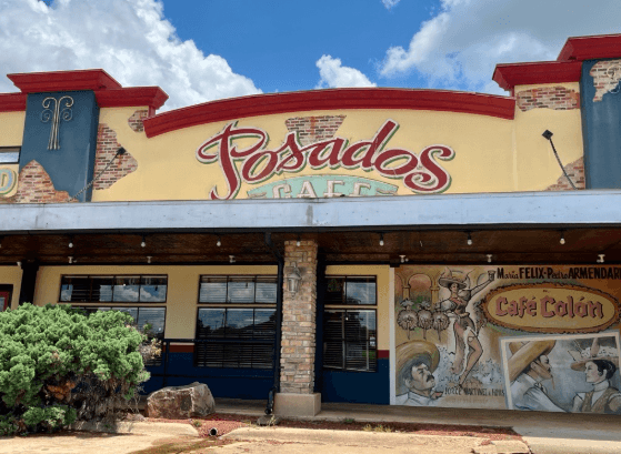 Which legendary Mexican restaurant in Shreveport closed its doors Monday morning?