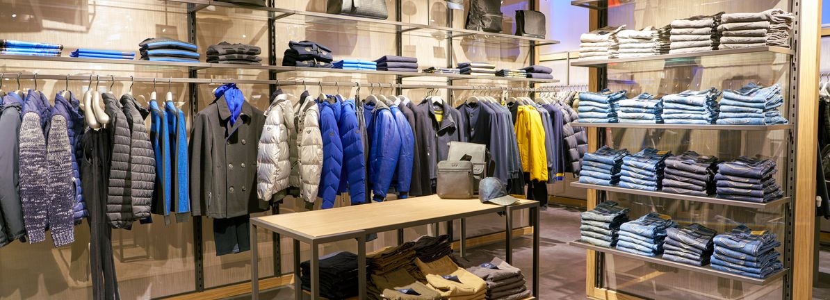 With 53% ownership, Universal Store Holdings Limited (ASX:UNI) boasts of strong institutional backing