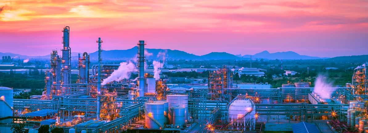 While institutions own 23% of Topaz Energy Corp. (TSE:TPZ), individual investors are its largest shareholders with 52% ownership