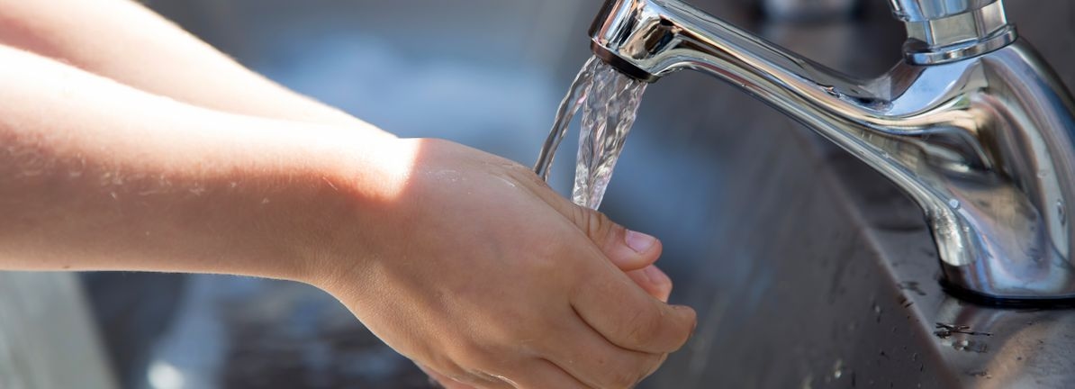 Should You Be Concerned About H2O America's (NASDAQ:HTO) ROE?