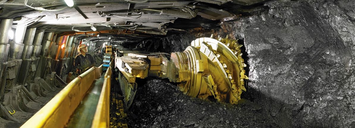 Yancoal Australia's (ASX:YAL) five-year earnings growth trails the 41% YoY shareholder returns