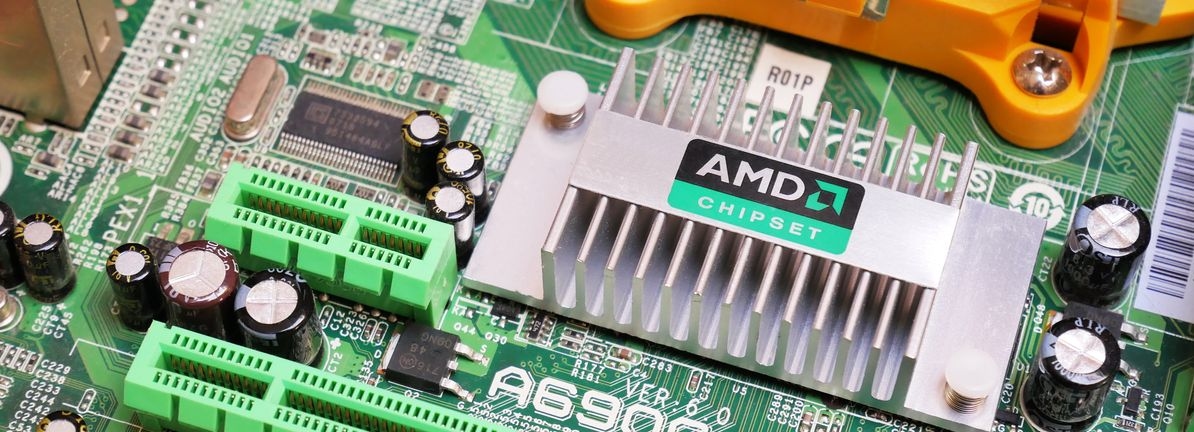 Advanced Micro Devices (NasdaqGS:AMD) Rises 3% in a Month Amid New EPYC Processors Launch