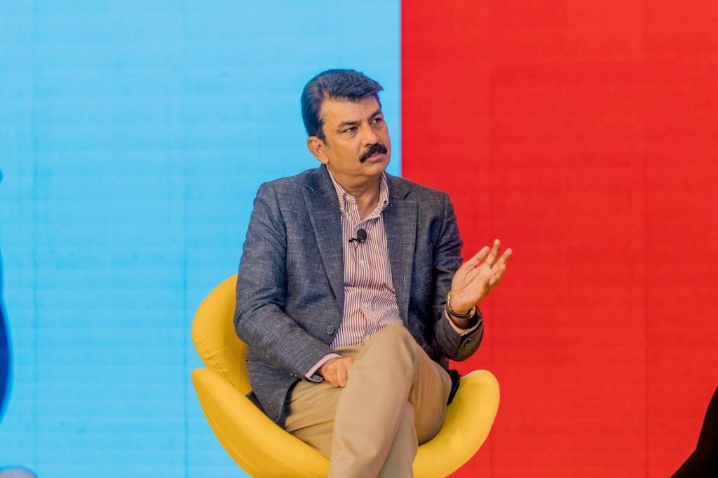 MakeMyTrip Raises $3.1 Billion to Shrink Trip.com Group's Stake