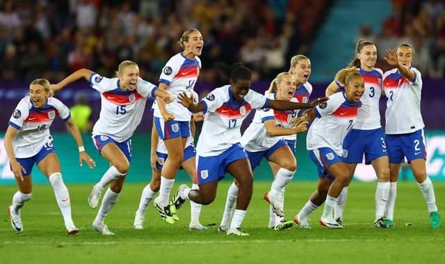 England through to semi-finals of Women's Euros after beating Sweden on penalties
