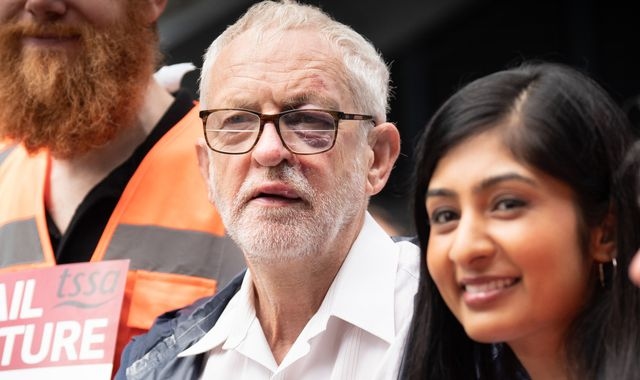 How easy is it to set up a new political party?