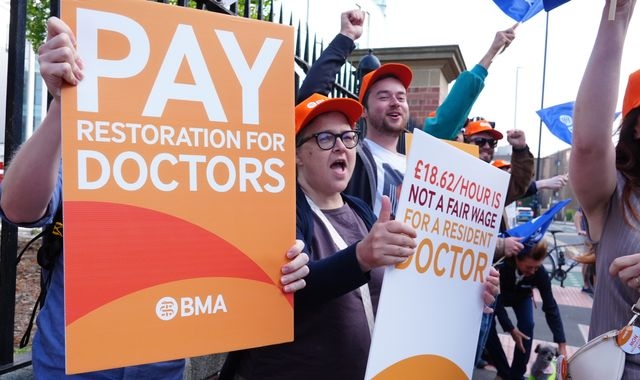 Nurses threaten industrial action ballot after rejecting pay increase