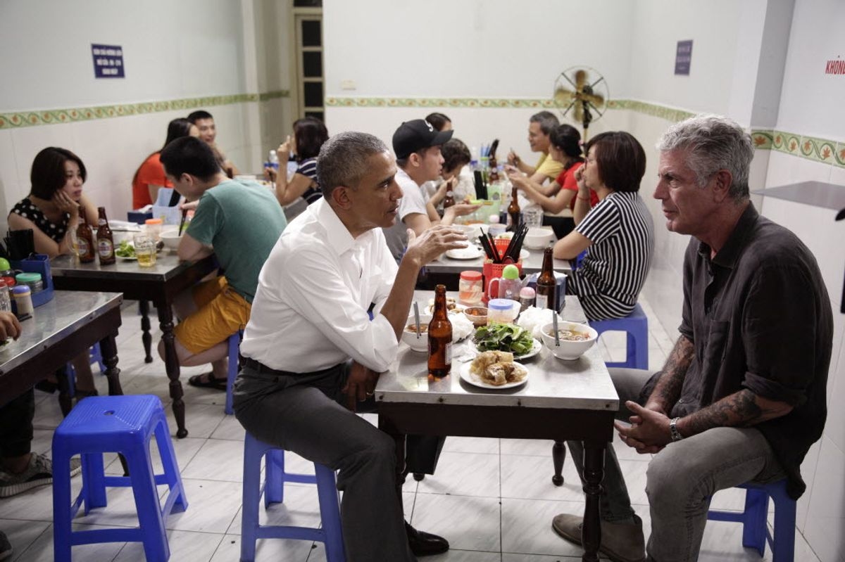 Fact Check: Photo allegedly shows Obama and Epstein drinking beers in Southeast Asia. You should have reservations