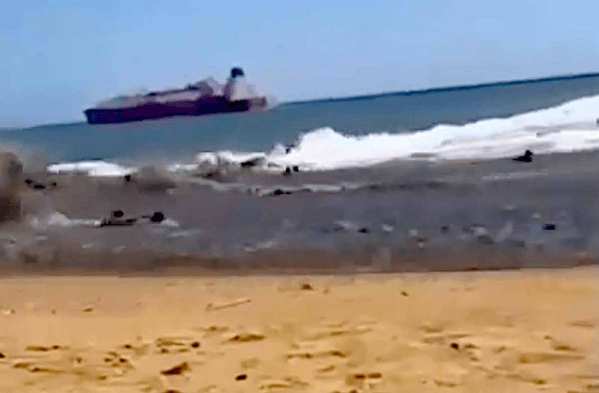Sneaker Wave Sweeps Beachgoers into Rocks in Spain (Video)
