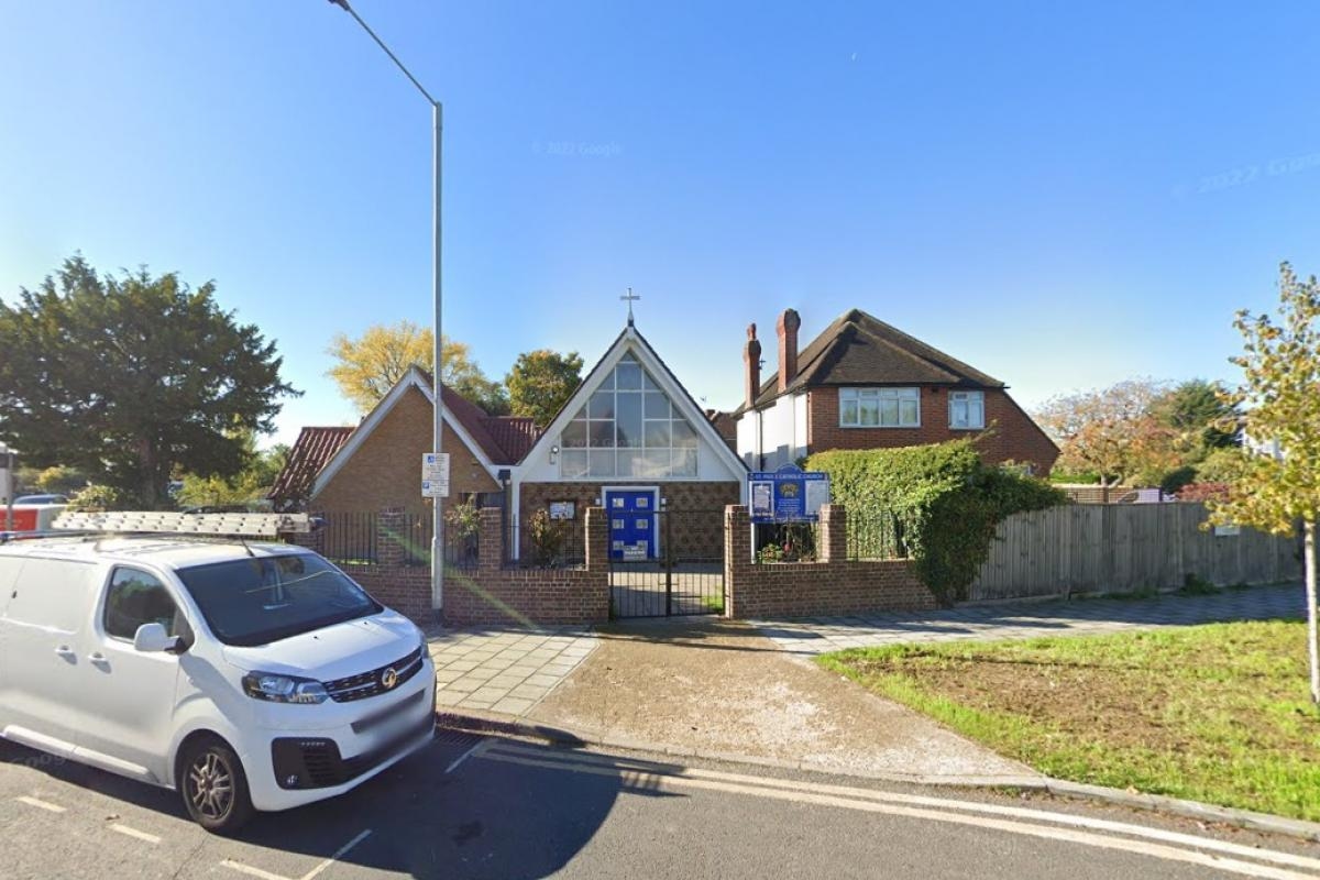 Family can open pizza van outside Norbiton church despite 'inappropriate' objections