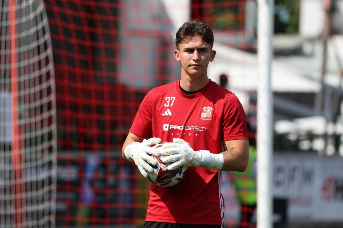 Swindon youngster heads out on loan to Non-League outfit