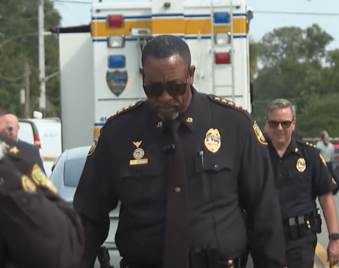 JSO: Robbery suspect shoots officer, who returns fire killing him
