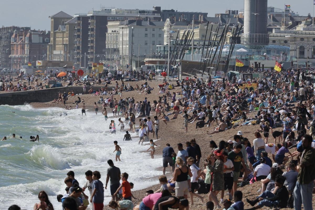 Heat health alert extended as soaring temperatures set to stay