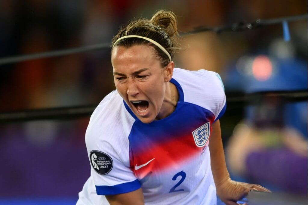 Lucy Bronze playing on with a fractured tibia: The pain, the preparation, the risk