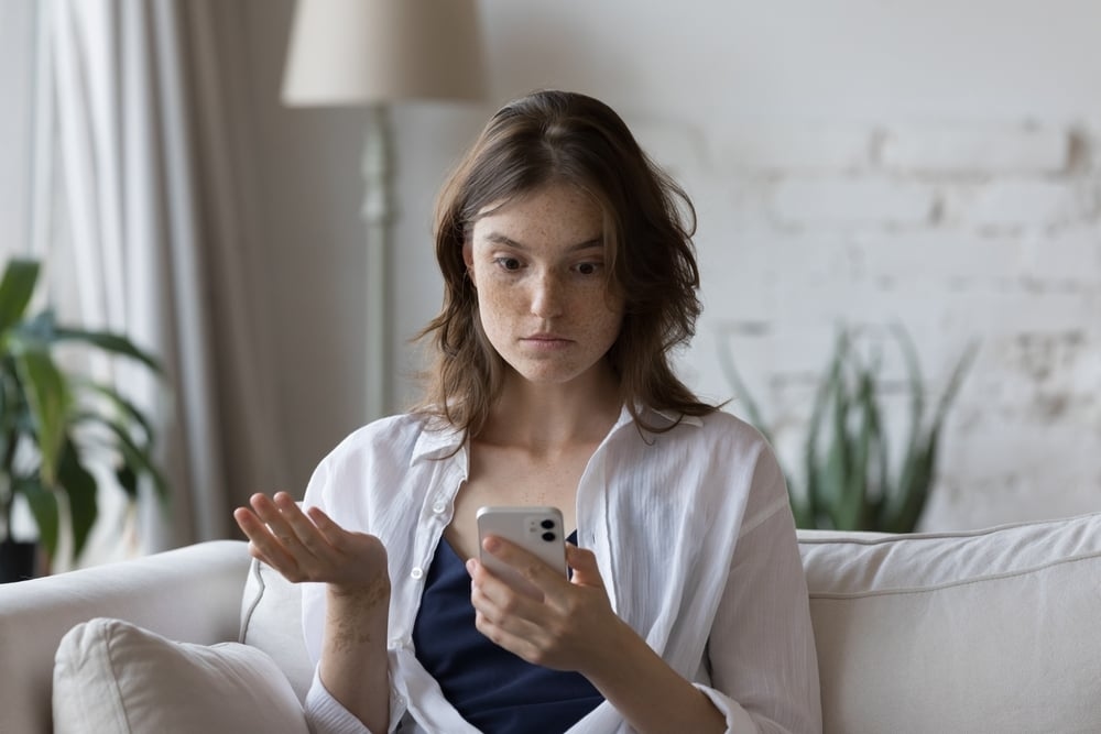 13 Ways Boomers Subtly Judge The Younger Generation (Without Saying It Directly)