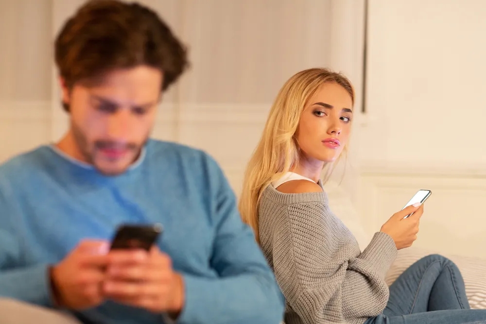 14 Behaviors That Make People Pull Away Without Telling You Why