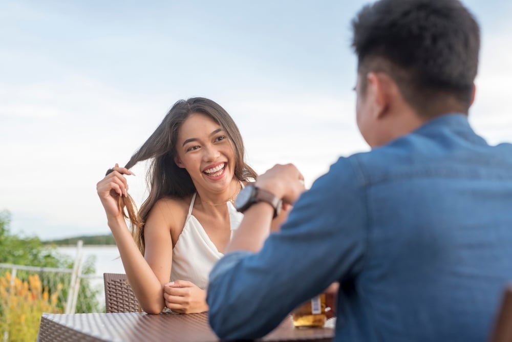 If You Do These Things In A Relationship, You're a Love-Bomber