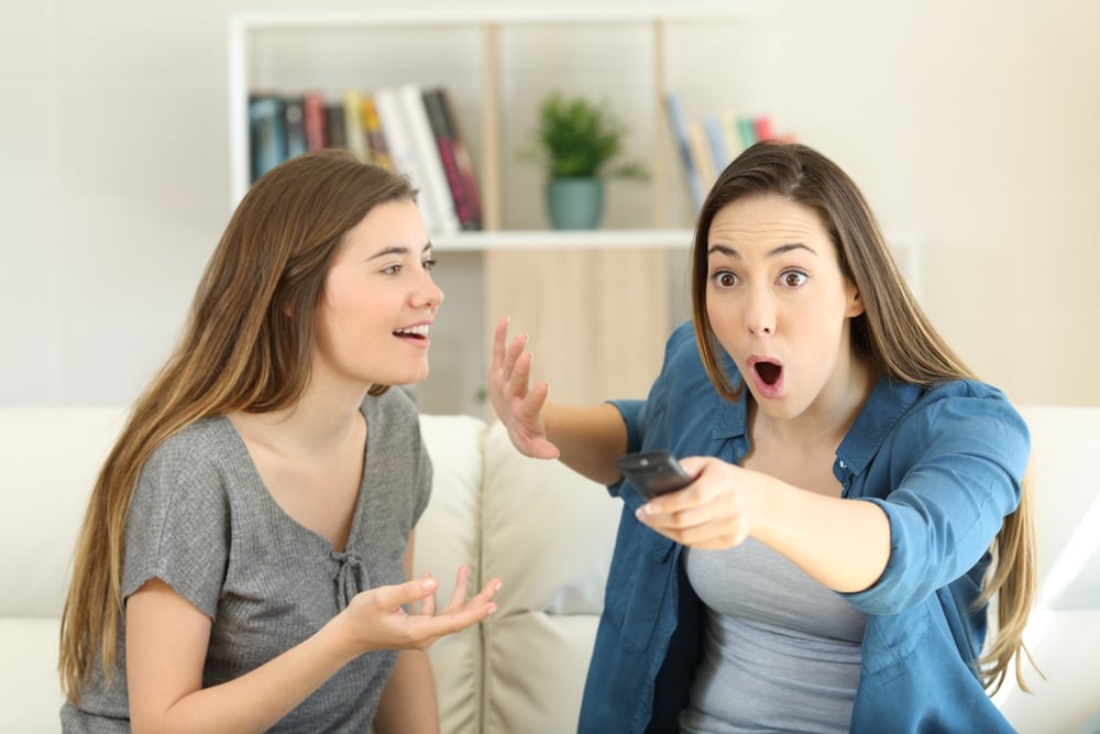 14 Strange Social Habits That Push People Away Fast