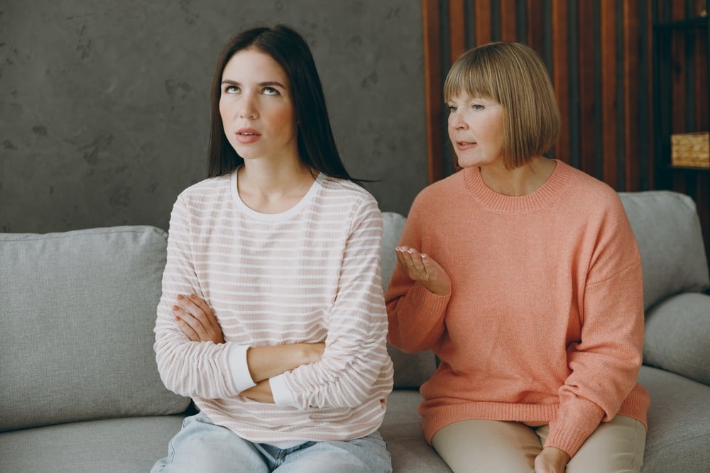 15 Signs Of A Narcissistic Mother Who Ruins Everything