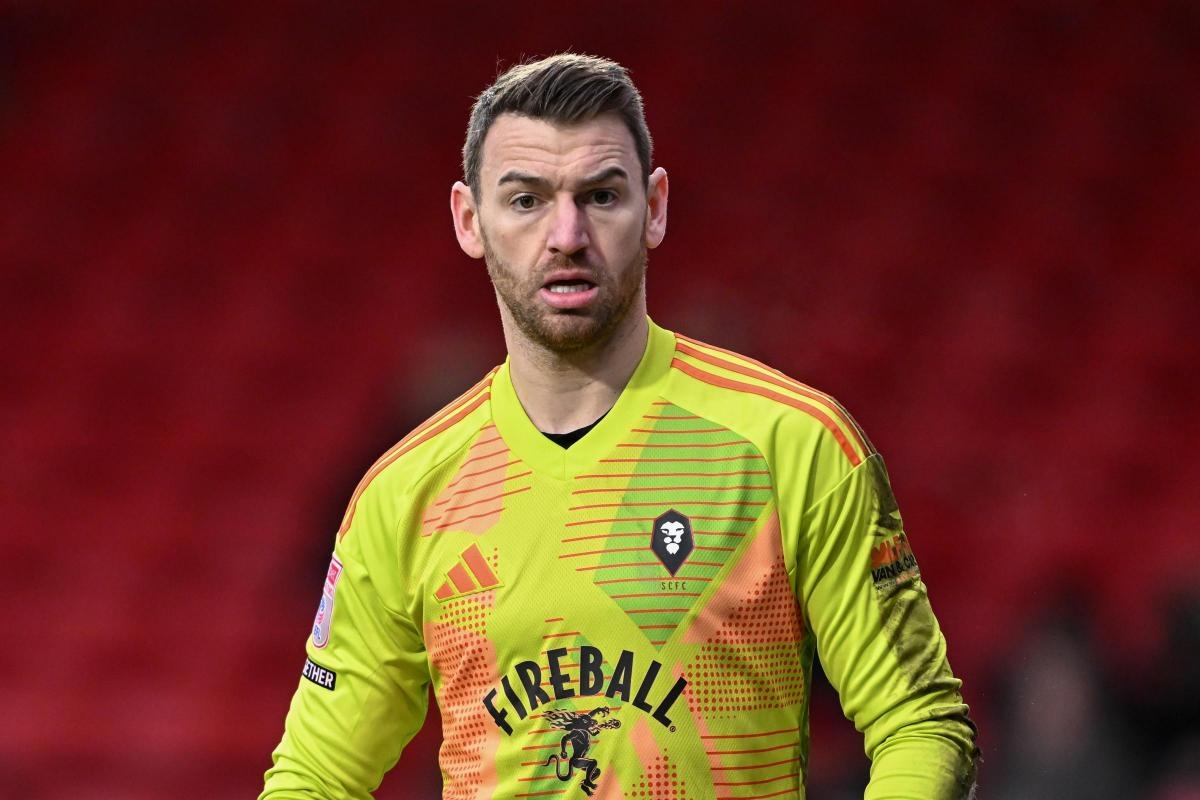 Wanderers run the rule over experienced former Wigan Athletic keeper