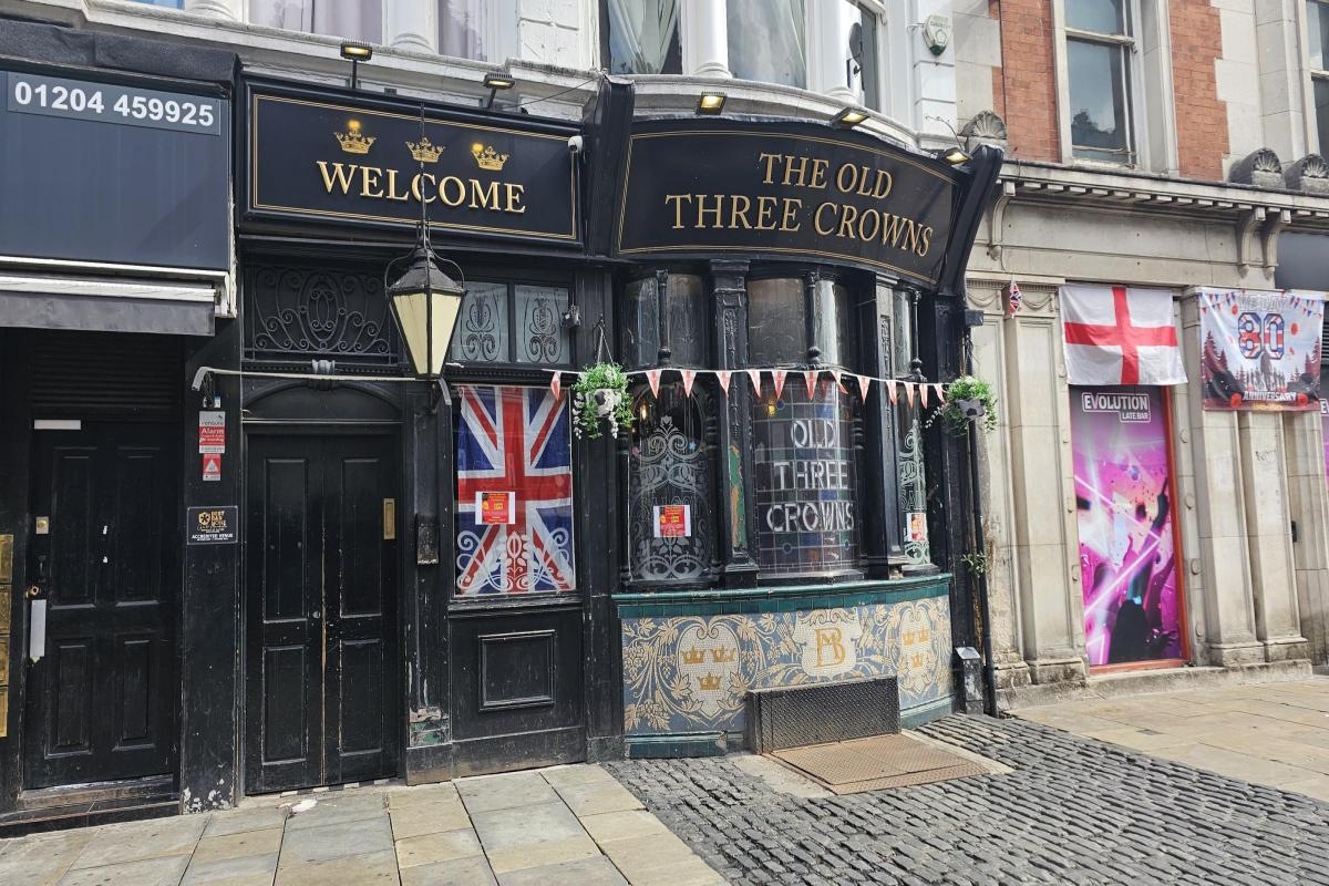Popular town centre bar shuts for six weeks for 'essential maintenance'
