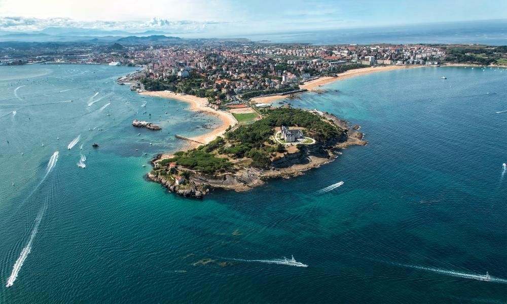 Magnificent mountains, beautiful beaches and elegant cities