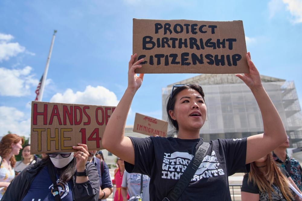 US supreme court limits judges' power on nationwide injunctions in apparent win for Trump