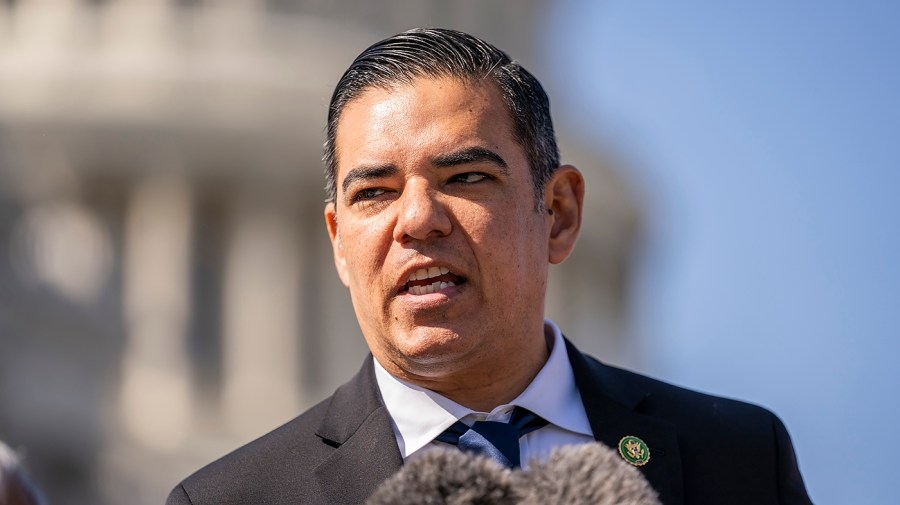 Top Oversight Democrat pledges probe into Epstein files: ‘Someone is lying'
