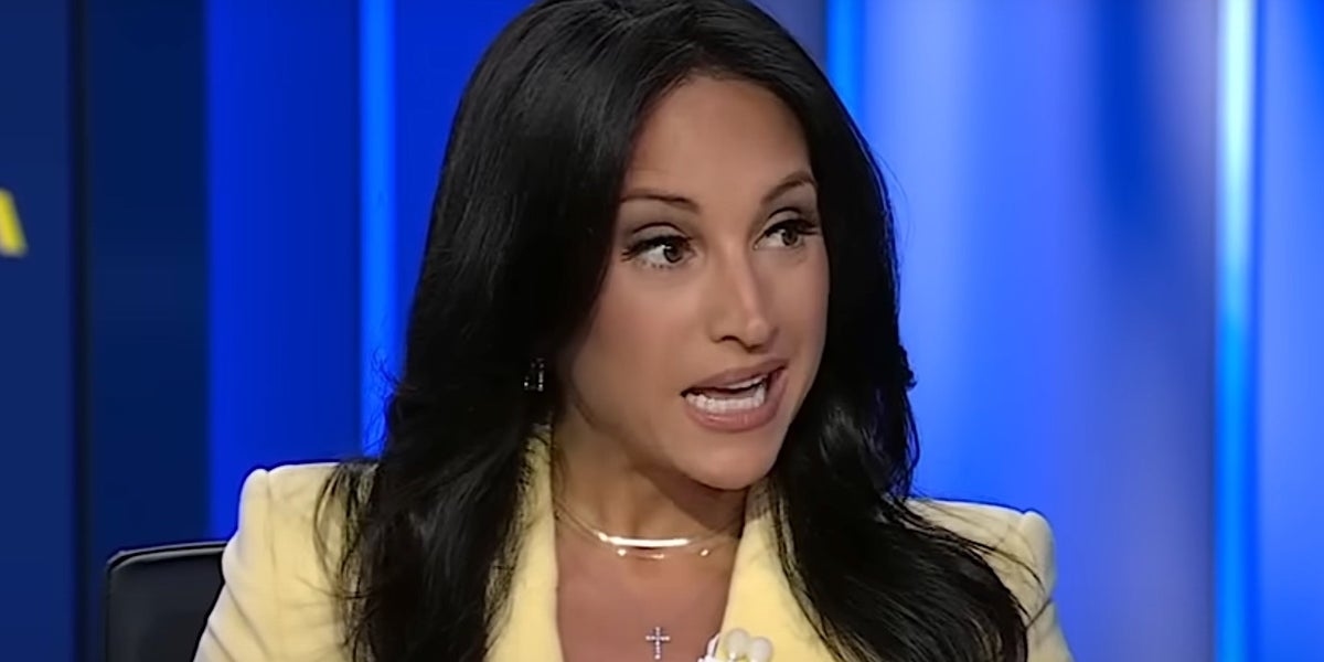 Fox News Host Mocked After Being Caught In The Middle Of A Glaring Hypocrisy