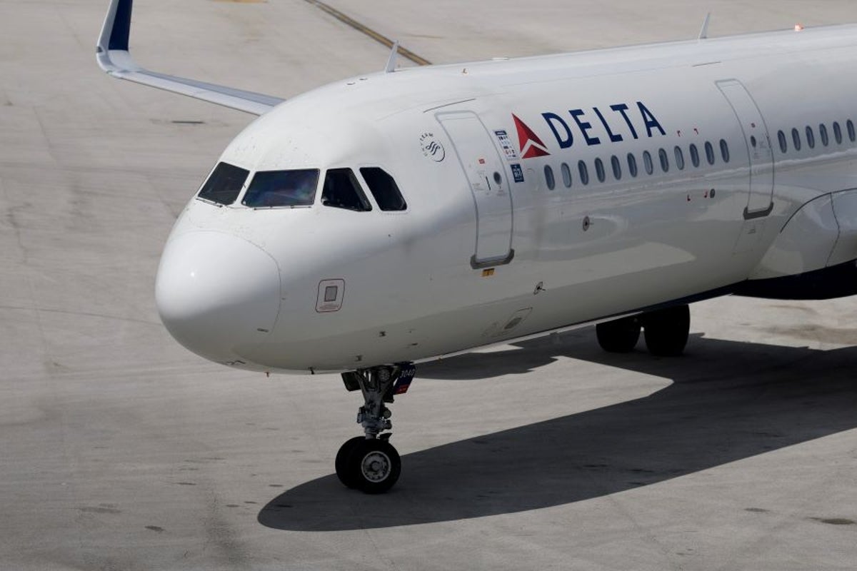 Delta pilot arrested by federal agents who stormed the cockpit moments after landing in San Francisco